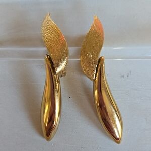 E-005-Elegant Monet Gold-Tone Clip Earrings